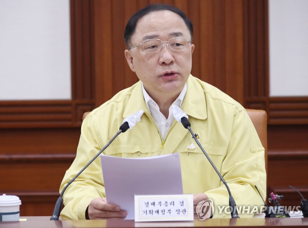 Finance Minister Hong Nam-ki speaks at a meeting with economy-related ministers on June 11, 2020. (Yonhap) 