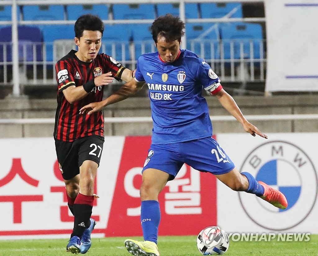 In this file photo from July 4, 2020, Yeom Ki-hun of Suwon Samsung Bluewings (R) tries to dribble past Ko Kwang-min of FC Seoul during the clubs' K League 1 match at Suwon World Cup Stadium in Suwon, 45 kilometers south of Seoul. (Yonhap)