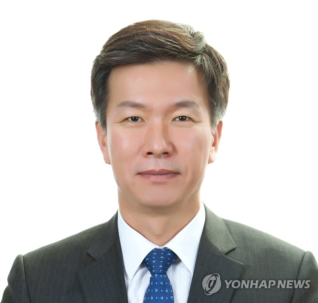 Moon nominates veteran official to head tax office