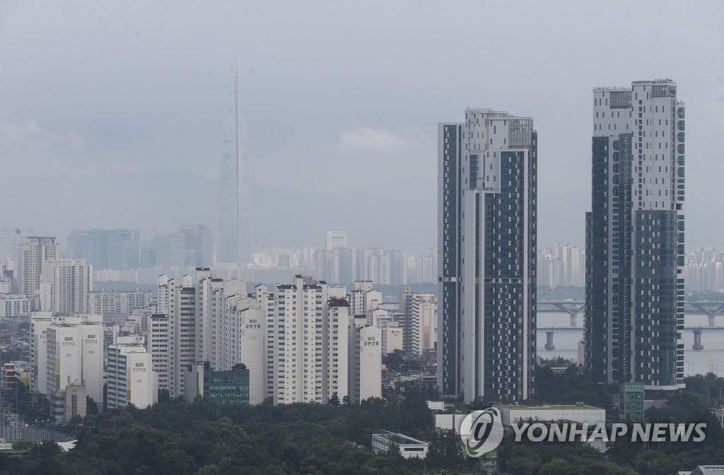 서울 시내 한 아파트 단지 모습. 위 기사와 관련 없음. [연합뉴스 자료사진]