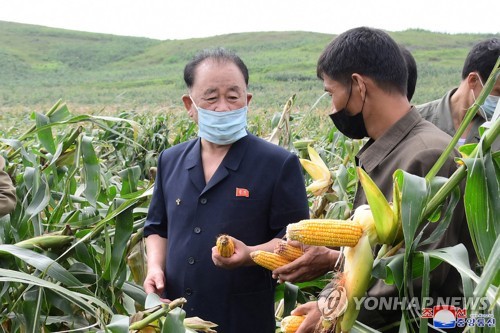 북한 태풍피해지역 찾은 '전략무기 전문가' 리병철