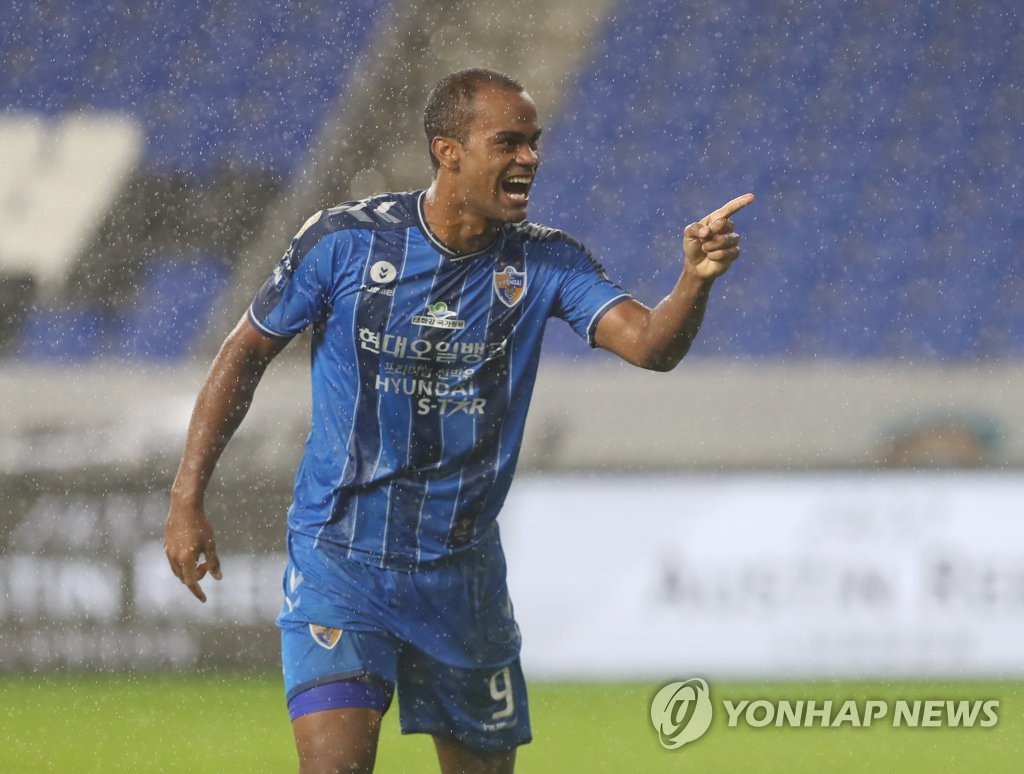 Top club extends lead again, last-place team makes noise in K League