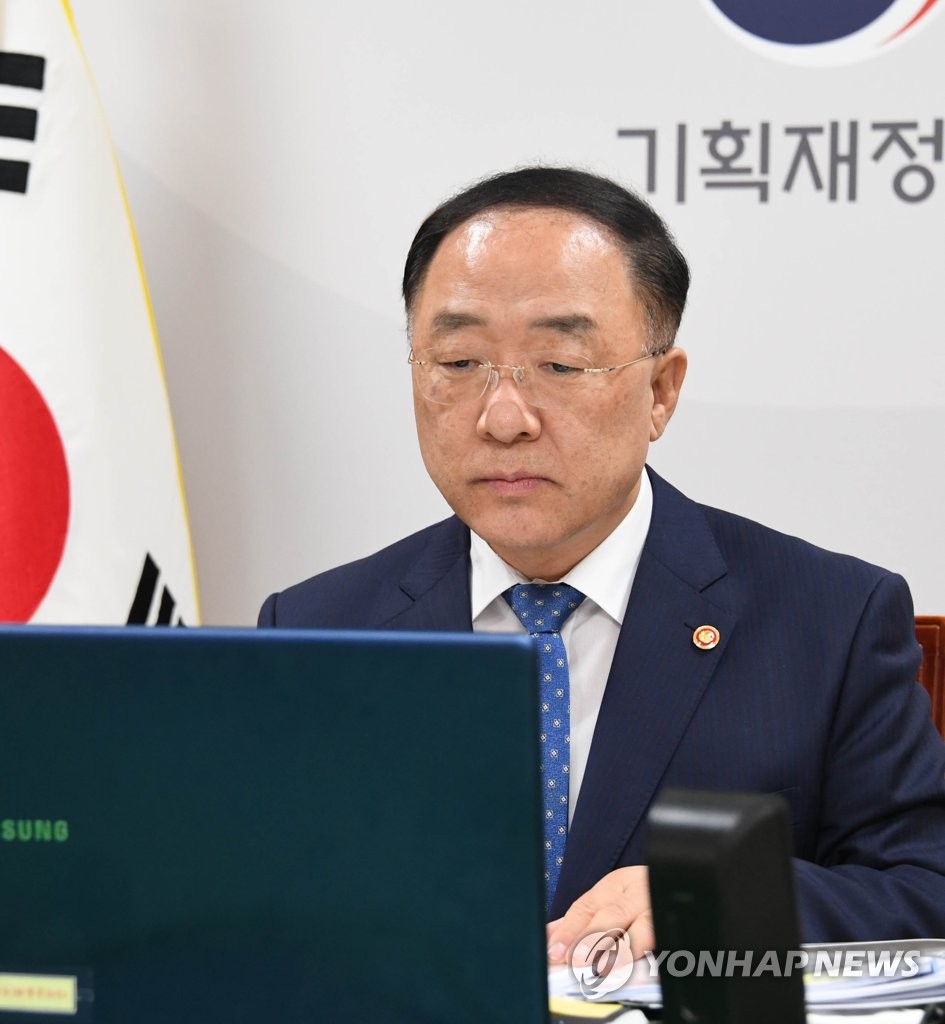 Finance Minister Hong Nam-ki attends an online meeting of the Group of 20 Finance and Health Ministers on Sept. 17, 2020, in this photo provided by the ministry. (PHOTO NOT FOR SALE) (Yonhap)