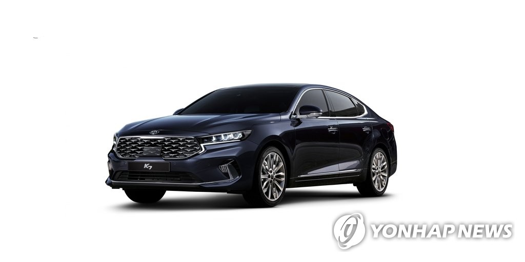 This file photo provided by Kia Corp. shows the K7 sedan. (PHOTO NOT FOR SALE) (Yonhap)