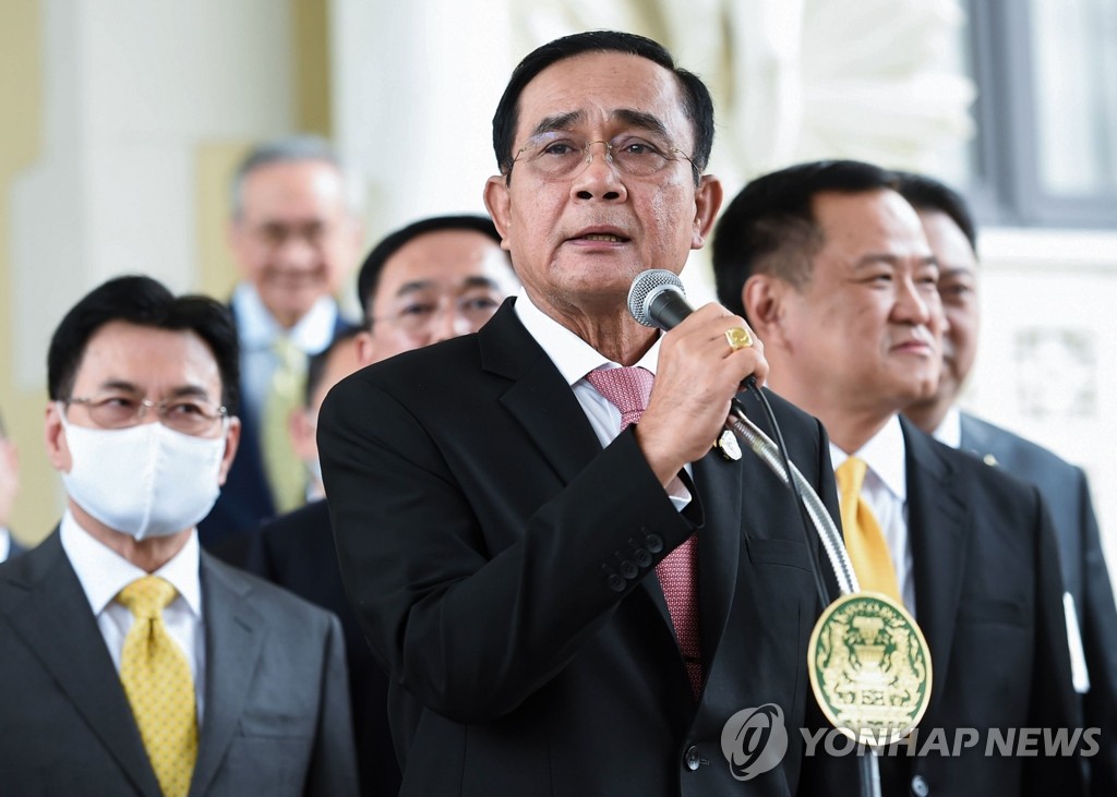 자진 사퇴 거부하는 쁘라윳 태국 총리