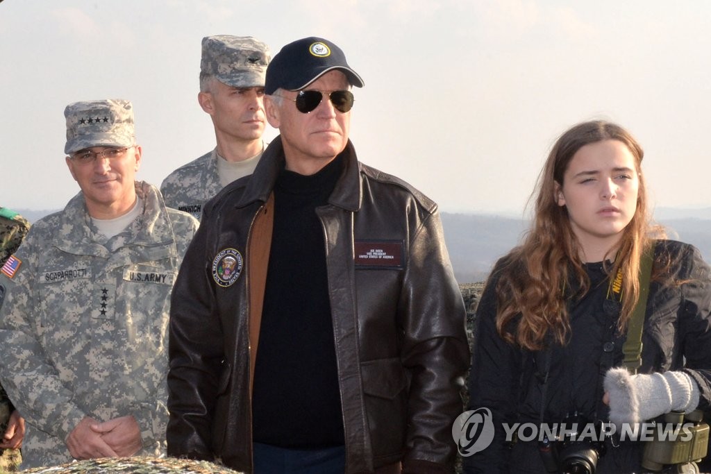 2013년 DMZ 방문한 조 바이든 당시 미국 부통령