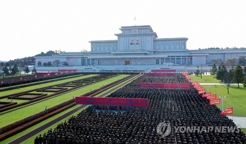 수해복구전 벌인 북한 수도당원들, 평양 태양궁전서 보고대회