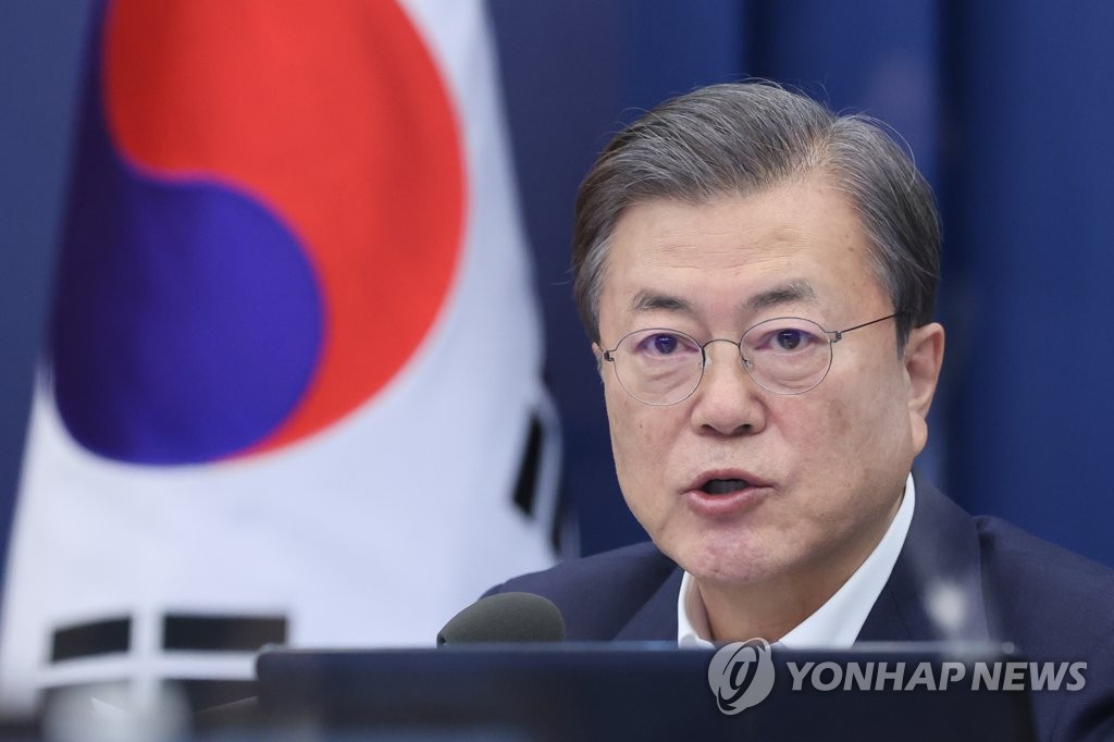 President Moon Jae-in speaks during a weekly meeting with his senior secretaries at Cheong Wa Dae in Seoul on Nov. 30, 2020. (Yonhap)