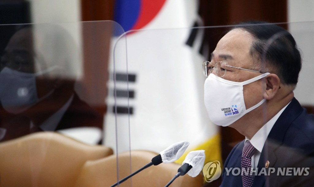 This photo, taken on Dec. 3, 2020, shows Finance Minister Hong Nam-ki presiding over a government meeting on strategies on innovative growth at the government complex building in Seoul. (Yonhap)