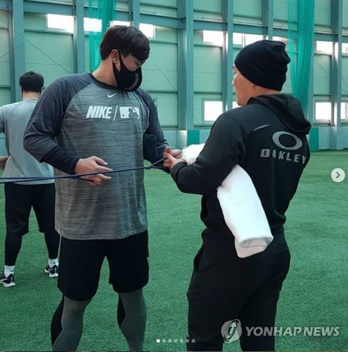 Blue Jays' Ryu Hyun-jin leaves S. Korea for spring training in Florida