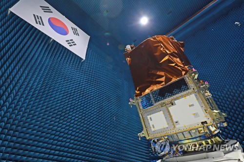 Le ministère la Science et des TIC et le ministère du Territoire, de l'Infrastructure et du Transport ont déclaré le vendredi 22 janvier 2021, qu'un satellite sud-coréen de taille moyenne qui sera lancé depuis Baïkonour, au Kazakhstan, le 20 mars prochain, partira pour le cosmodrome aujourd'hui et arrivera le 24 janvier. (Photo fournie par l'Institut coréen de recherche aérospatiale, KARI. Revente et archivage interdits)