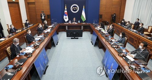 رئيسا كوريا الجنوبية وأوزبكستان يعقدان قمة في سيئول الأسبوع المقبل
