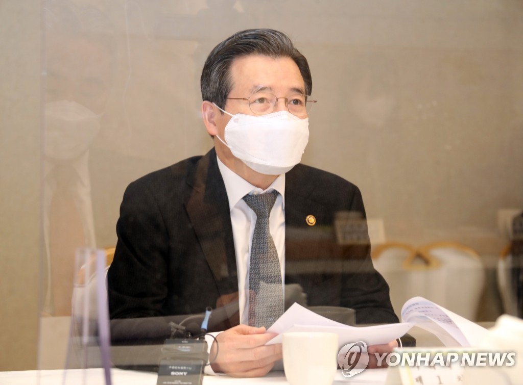 발언하는 김용범 기재 1차관 