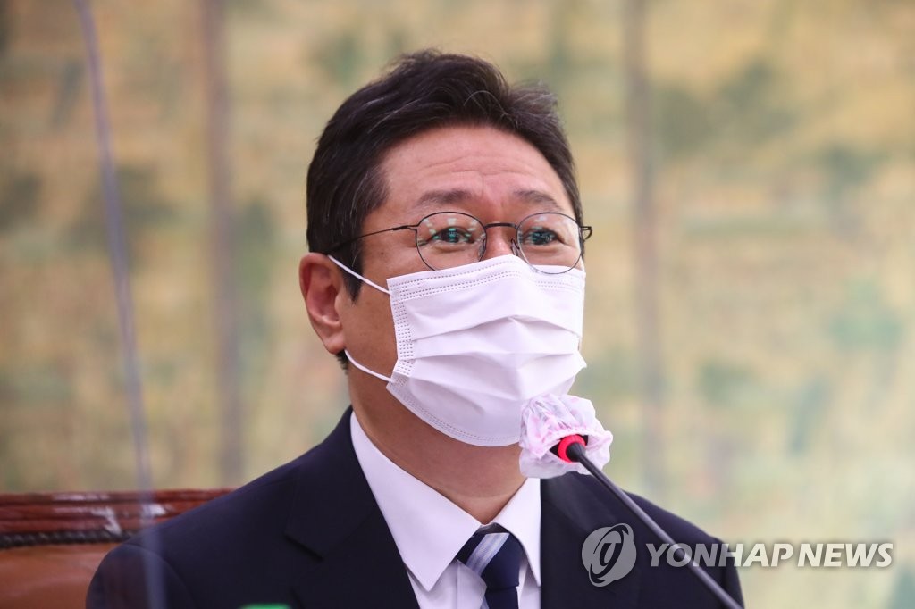 Hwang Hee, tapped as culture minister, attends a confirmation hearing at the National Assembly in Seoul on Feb. 9, 2021. (Yonhap)