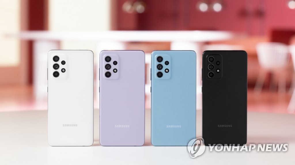 This file photo provided by Samsung Electronics Co. on March 17, 2021, shows the company's Galaxy A52 smartphone. (PHOTO NOT FOR SALE) (Yonhap)