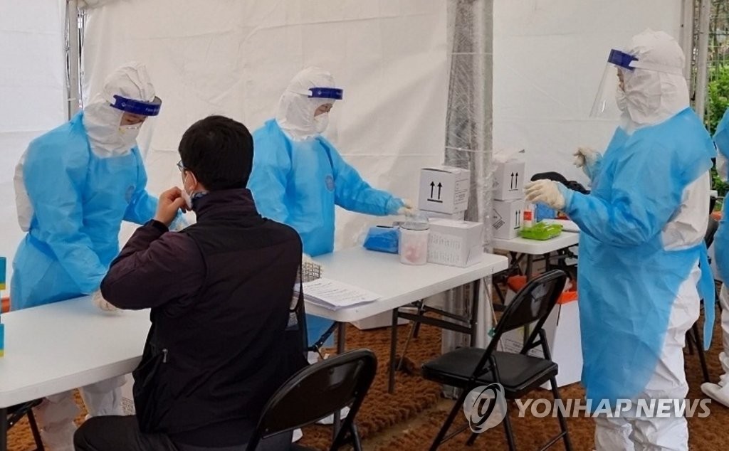 (جديد) كوريا الجنوبية تسجل أقل من 700 إصابة بكورونا خلال يوم أمس وتمدد قواعد التباعد الاجتماعي الحالية - 2