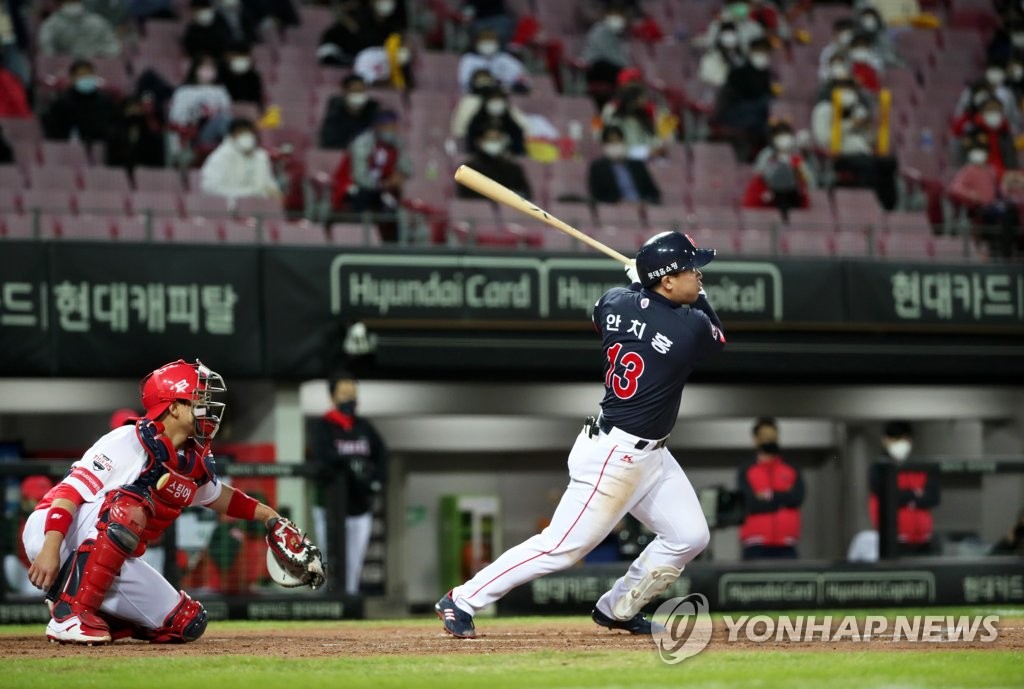 Lotte Giants An Chi hong Yonhap News Agency