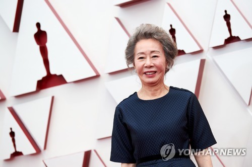 الممثلة يون يو-جيونغ، الحاصلة على جائزة ألأوسكار 