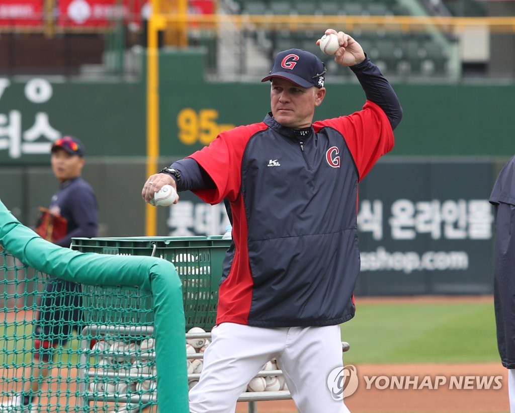 Lotte Giants' manager Larry Sutton throws batting practice at Sajik Stadium in Busan, 450 kilometers southeast of Seoul, ahead of a Korea Baseball Organization regular season game against the SSG Landers on May 11, 2021. (Yonhap)