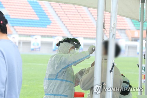 홈플러스 경주점 관련 확진 12명으로 늘어…이틀새 1만명 검사