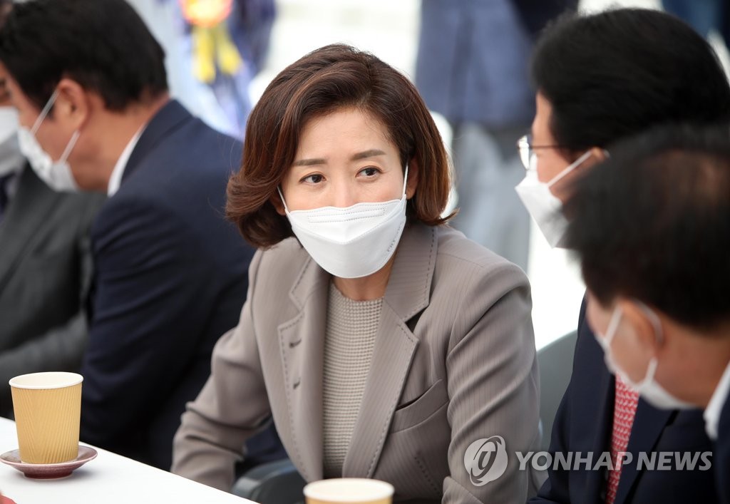 Na Kyung-won, former floor leader of the main opposition People Power Party, attends an event celebrating Buddha's Birthday at Donghwa Temple in the southeastern city of Daegu on May 19, 2021. (Yonhap)