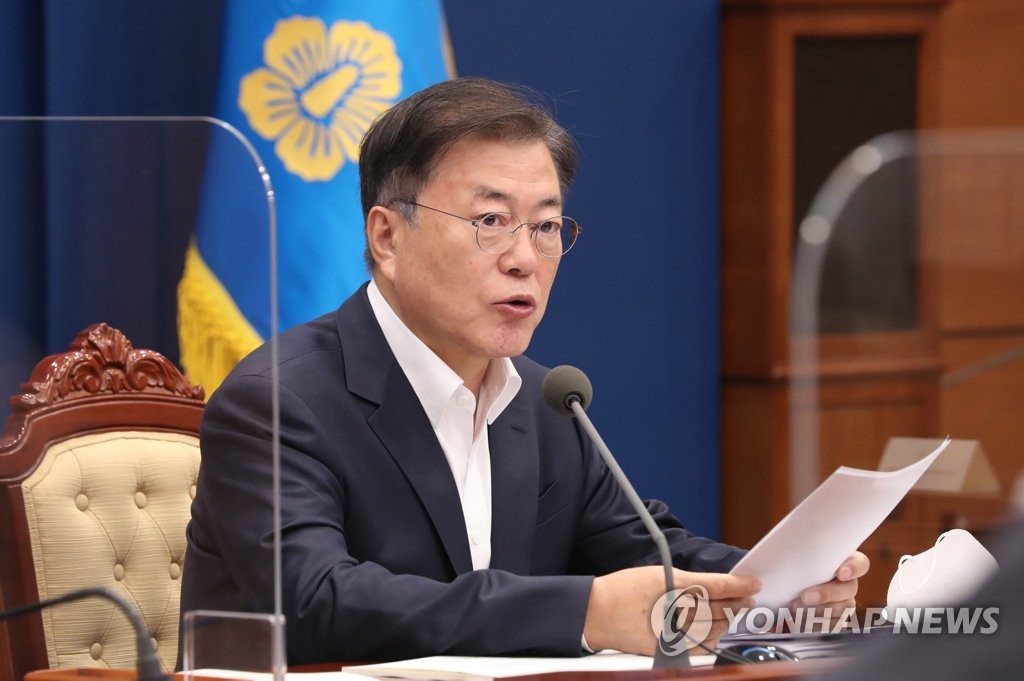 Le président Moon Jae-in prend la parole lors de la réunion sur la stratégie budgétaire nationale 2021 qui s'est tenue à Cheong Wa Dae à Séoul, le 27 mai 2021.