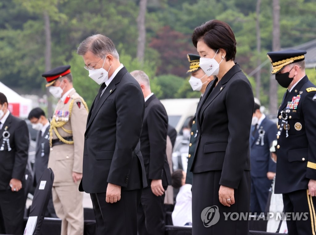 President Moon Jae-in and first lady Kim Jung-sook pay silent tribute at the Seoul National Cemetery in the capital of South Korea during the 66th Memorial Day ceremony on June 6, 2021. (Yonhap)