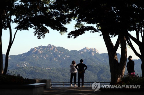 쾌청한 서울 하늘…손에 잡힐듯한 북한산