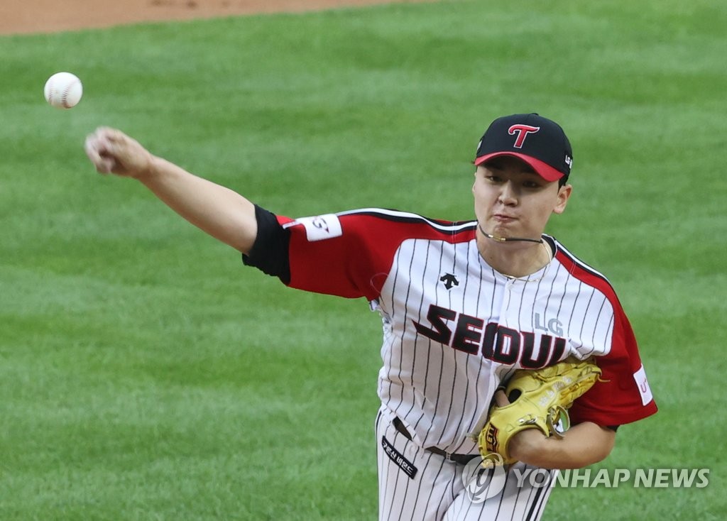 In this file photo from July 4, 2021, Lee Min-ho of the LG Twins pitches against the Hanwha Eagles during a Korea Baseball Organization regular season game at Jamsil Baseball Stadium in Seoul. (Yonhap)
