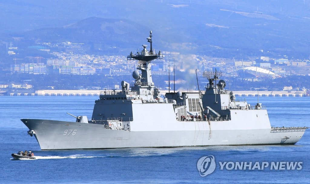 This file photo shows the destroyer Munmu the Great. Hundreds of service members of the 34th contingent of the 301-strong Cheonghae unit aboard the warship on anti-piracy and other missions off the coast of Africa tested positive for the coronavirus, causing the military to send two aircraft there to transport them back home. (Yonhap) 