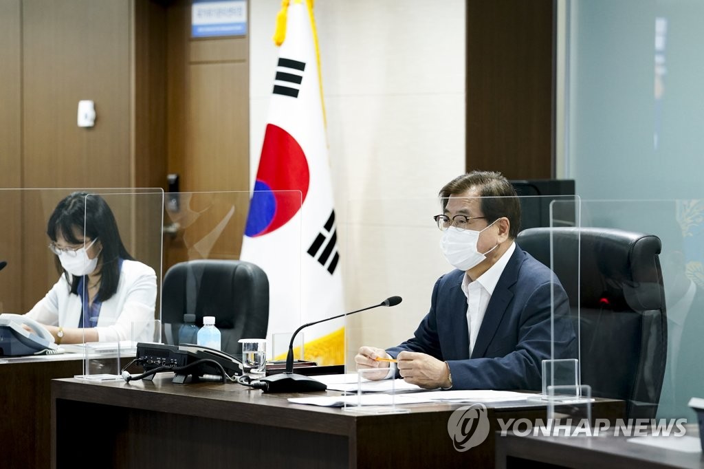 Suh Hoon (R), director of national security at Cheong Wa Dae, presides over a high-level interagency meeting on cybersecurity at the presidential office on July 16, 2021, in this photo provided by the office. (PHOTO NOT FOR SALE) (Yonhap)