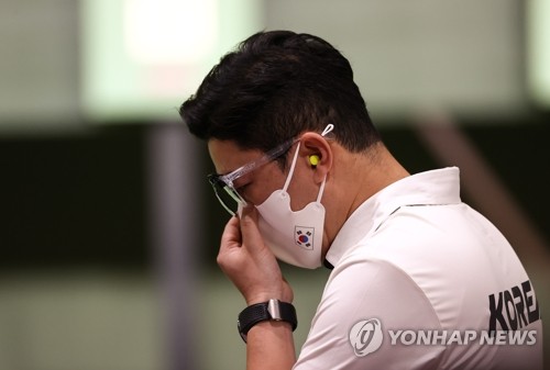 (LEAD) (Olympics) Veteran shooter Jin Jong-oh eliminated in 10m air pistol