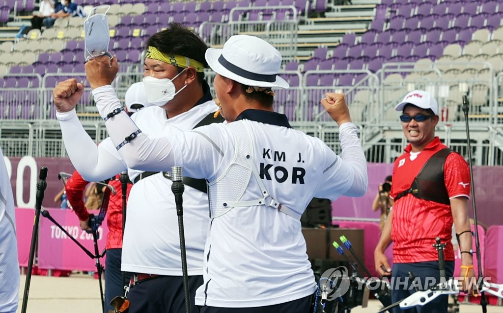 (الأولمبياد) الفريق الكوري للرماية بالقوس والسهم للرجال يفوز بالميدالية الذهبية للمرة الثانية على التوالي - 1