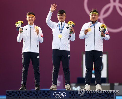 (جديد)(الأولمبياد) الفريق الكوري للرماية بالسهم للرجال يفوز بالميدالية الذهبية للمرة الثانية على التوالي