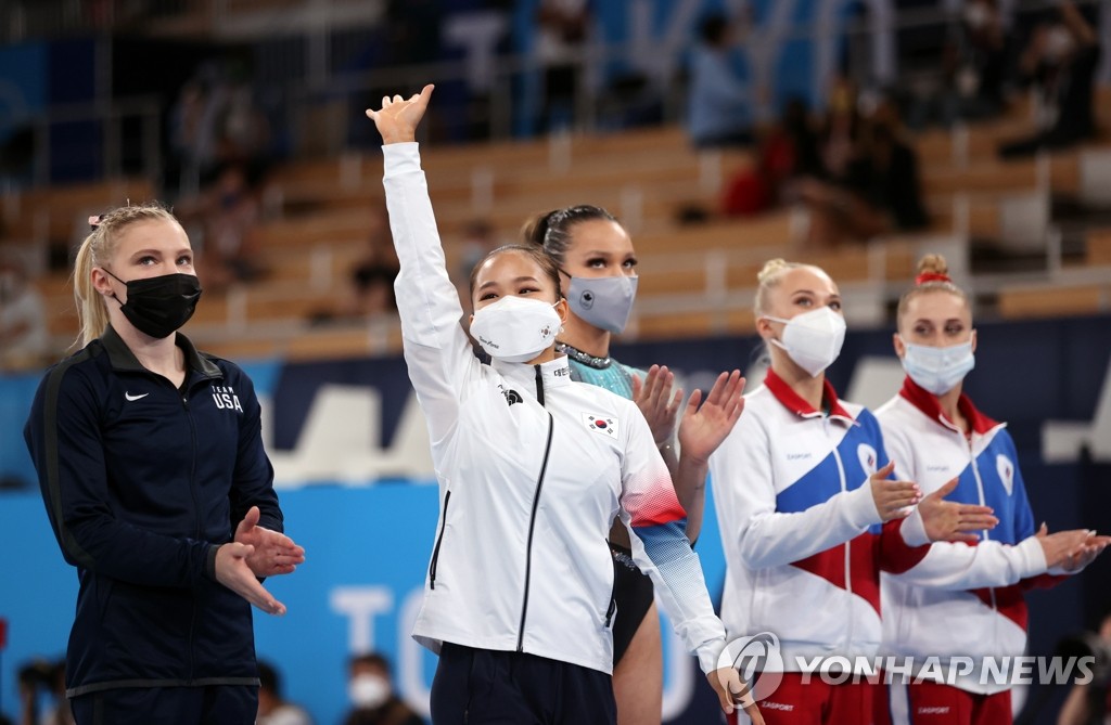 (الأولمبياد) لاعبة الجمباز يو سو-جونغ تفوز بالميدالية البرونزية في منصة القفز - 1