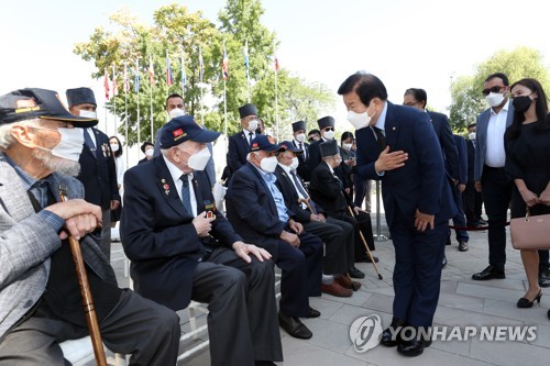 박병석 의장, 한국전 참전기념비 참배