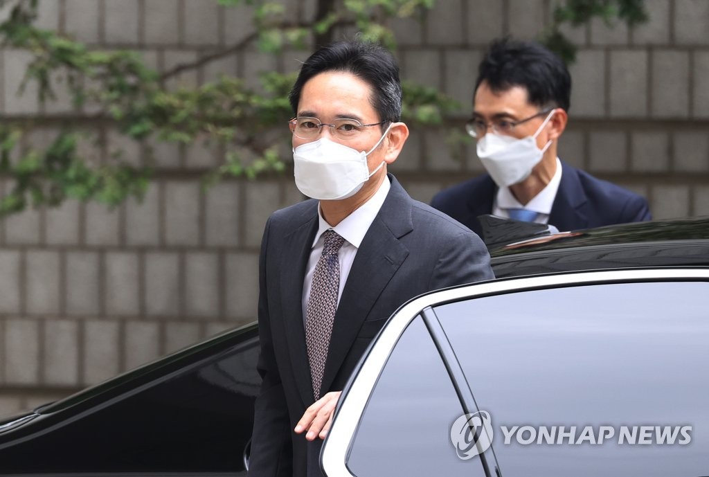 Prosecutors demand 70 mln won fine for Samsung heir over illegal propofol use
