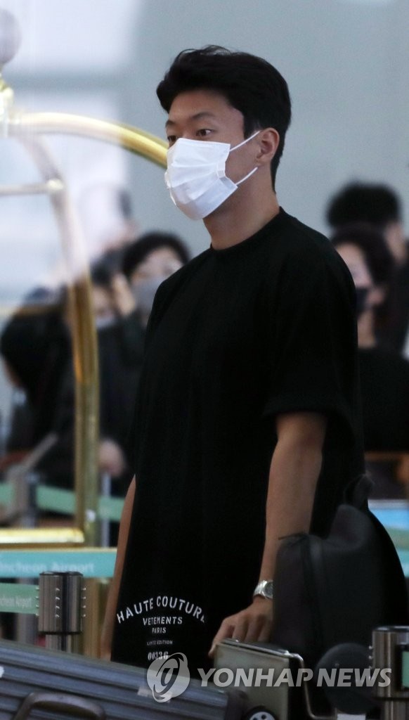 출국하는 황의조 | 연합뉴스