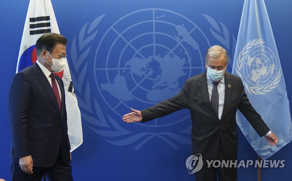 South Korean President Moon Jae-in (L) is greeted by U.N. Secretary-General Antonio Guterres at the U.N. headquarters in New York on Sept. 20, 2021. (Yonhap)