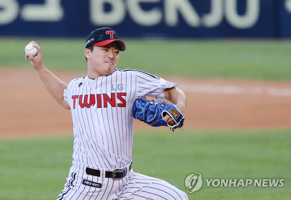 In tight KBO pennant race, LG Twins' concern grows for shaky closer