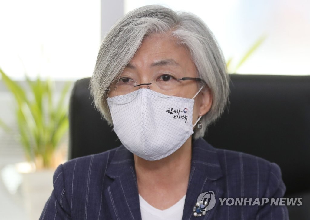 Ex-Foreign Minister Kang asks for local labor sector's support for her bid for top ILO seat