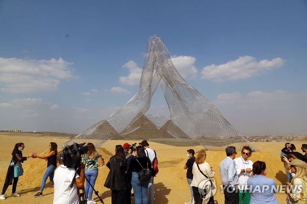 "피라미드 관광 오세요"…홍보 위해 국제미술전 연 이집트 
