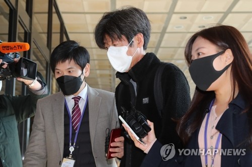 대장동 의혹 관련 검찰 조사 출석하는 남욱 변호사
