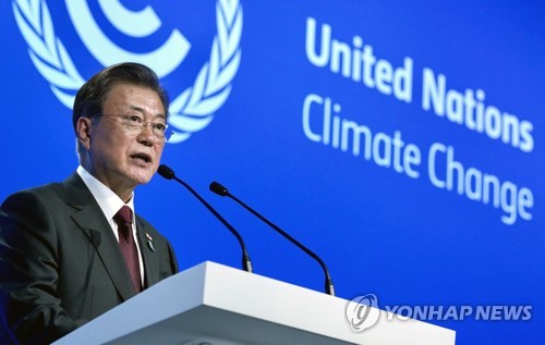 ＣＯＰ２６で韓国のメタン排出削減の取り組みを説明する文大統領。今回、メタン削減の国際的な枠組みが発足した＝２日、グラスゴー（聯合ニュース）