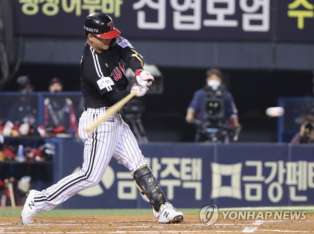 Baseball in South Korea: Son of Louisville Bats manager plays for KBO