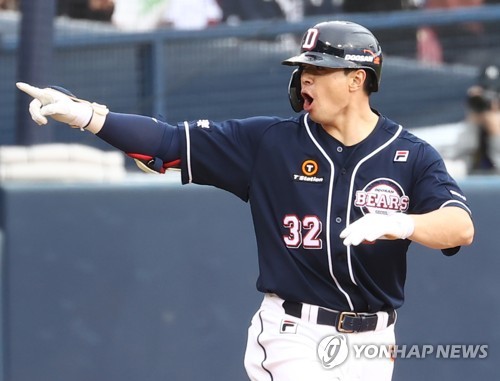 08th Nov, 2021. Doosan Bears' Jose Fernandez Jose Fernandez of the Doosan  Bears rounds the bases after hitting a two-run homer against the LG Twins  during a Korea Baseball Organization first-round postseason