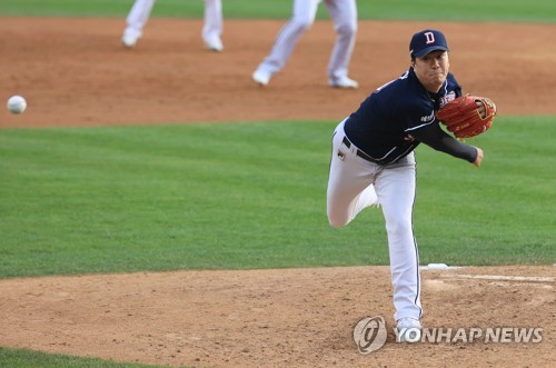 08th Nov, 2021. Doosan Bears' Jose Fernandez Jose Fernandez of the Doosan  Bears rounds the bases after hitting a two-run homer against the LG Twins  during a Korea Baseball Organization first-round postseason