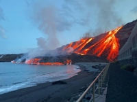 해변으로 쏟아지는 스페인 라팔마섬 화산 용암