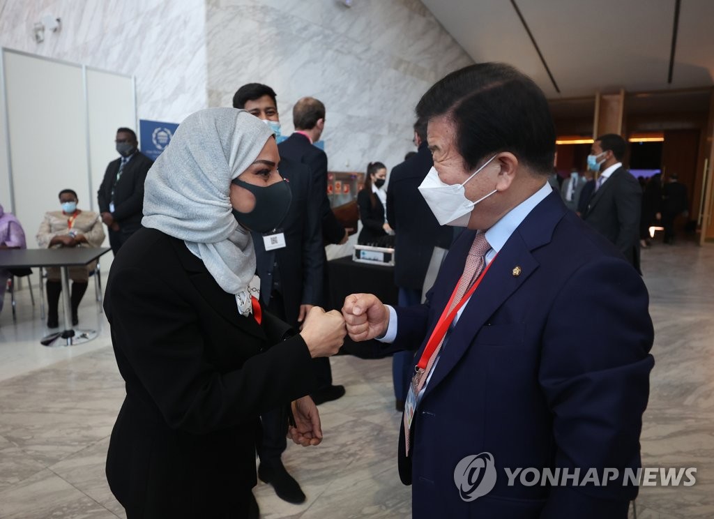 رئيس البرلمان الكوري الجنوبي يلتقي رئيسة مجلس النواب البحريني في مدريد