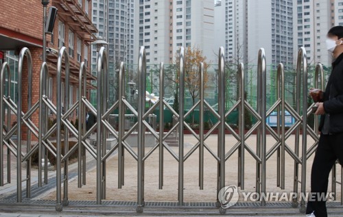 학교 내 코로나19 집단감염, 검사 지연에 따른 확산 많았다